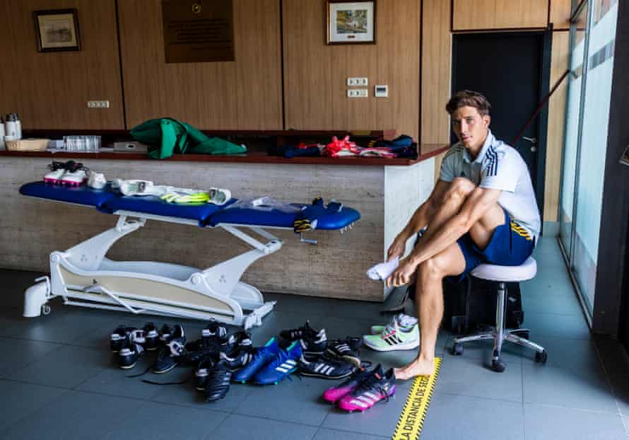 Pau Torres im Trainingszentrum von Villarreal