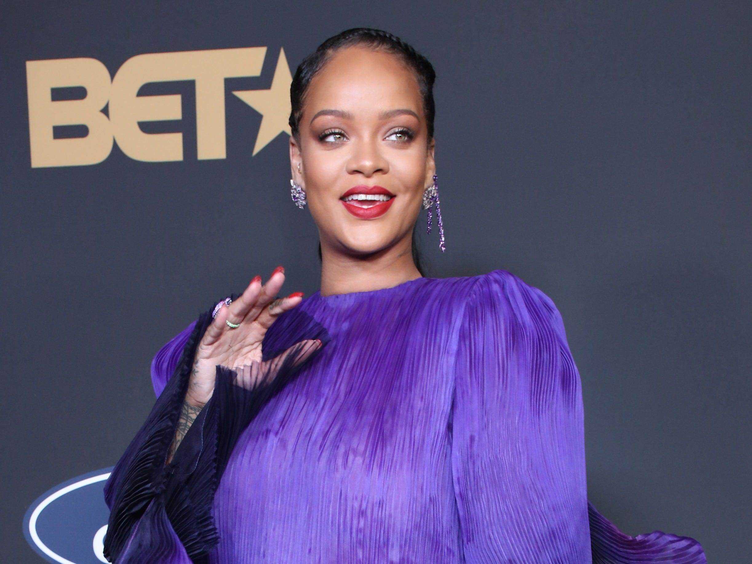Rihanna Naacp Awards Kleid