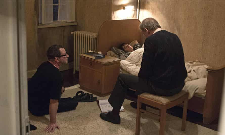 Lars von Trier am Set von Nymphomaniac mit Skarsgård und Charlotte Gainsbourg.
