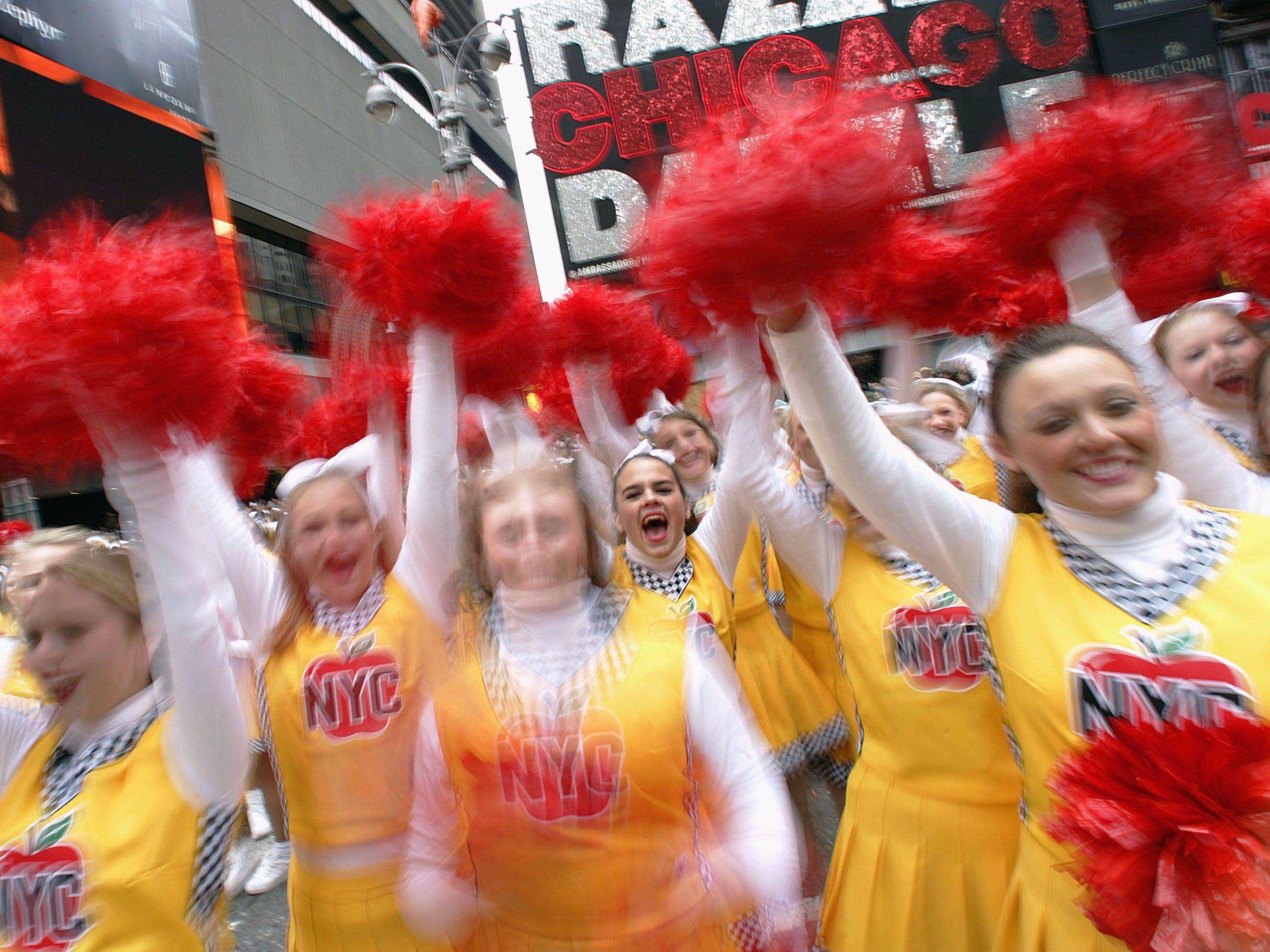 Die New York City Cheerleader bei der Macy's Thanksgiving Day Parade 2005