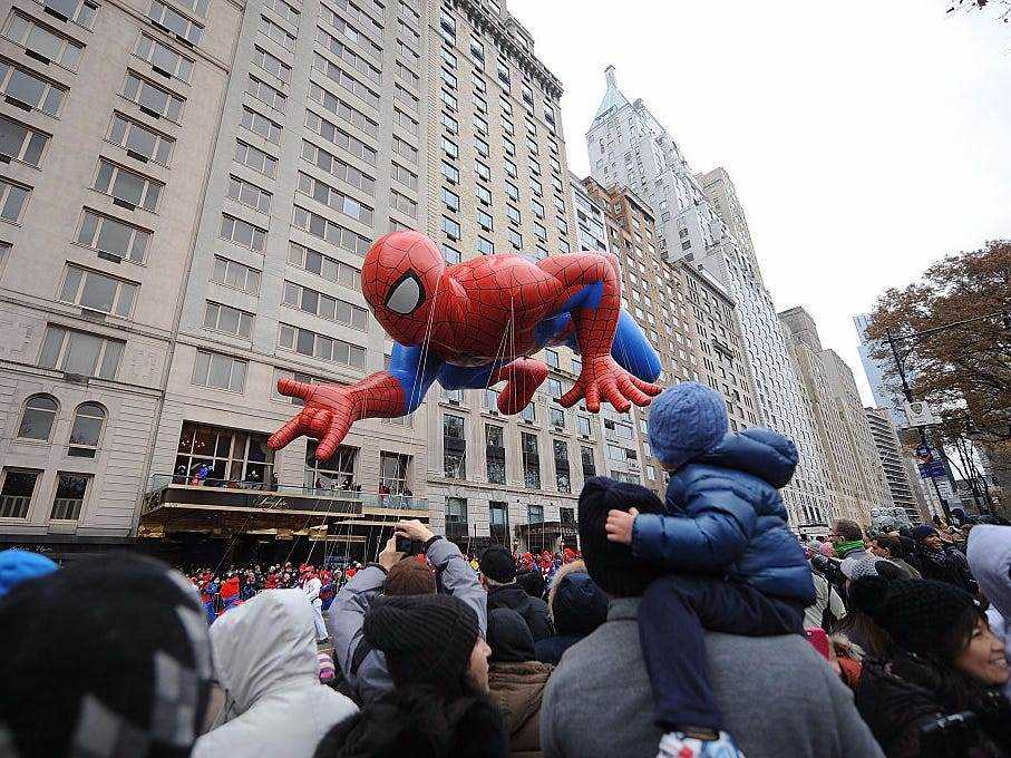 Ein Spider-Man-Ballon bei der Macy's Thanksgiving Day Parade