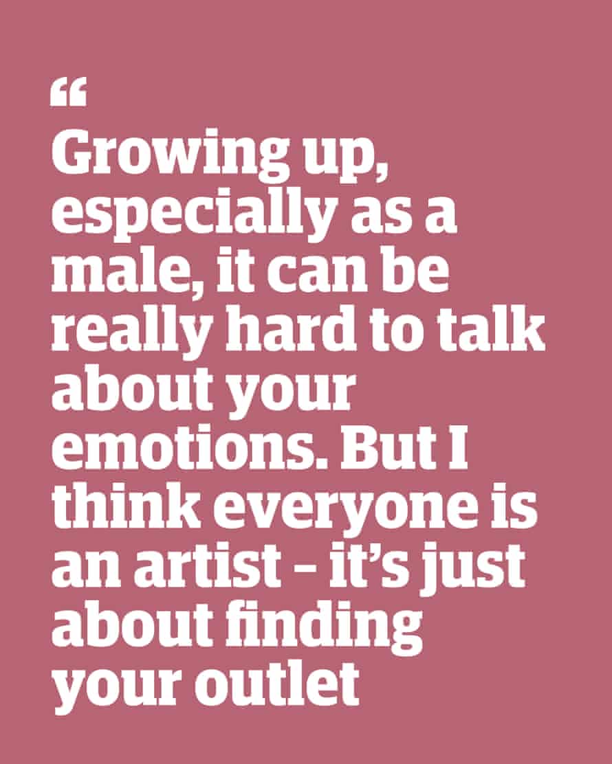 Zitieren: "Wenn man aufwächst, besonders als Mann, kann es sehr schwer sein, über seine Gefühle zu sprechen.  Aber ich denke, jeder ist ein Künstler - es geht nur darum, sein Outlet zu finden"