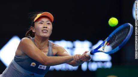 Peng Shuai erwiderte während ihres Einzelspiels bei den China Open 2019 einen Schuss gegen Daria Kasatkina.