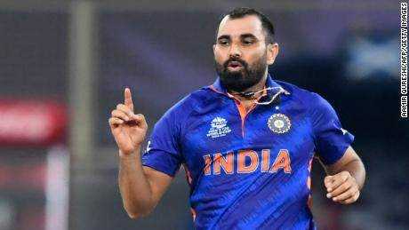 Mohammed Shami feiert, nachdem er während des T20-Weltmeisterschaftsspiels zwischen Indien und Schottland ein Wicket genommen hat.
