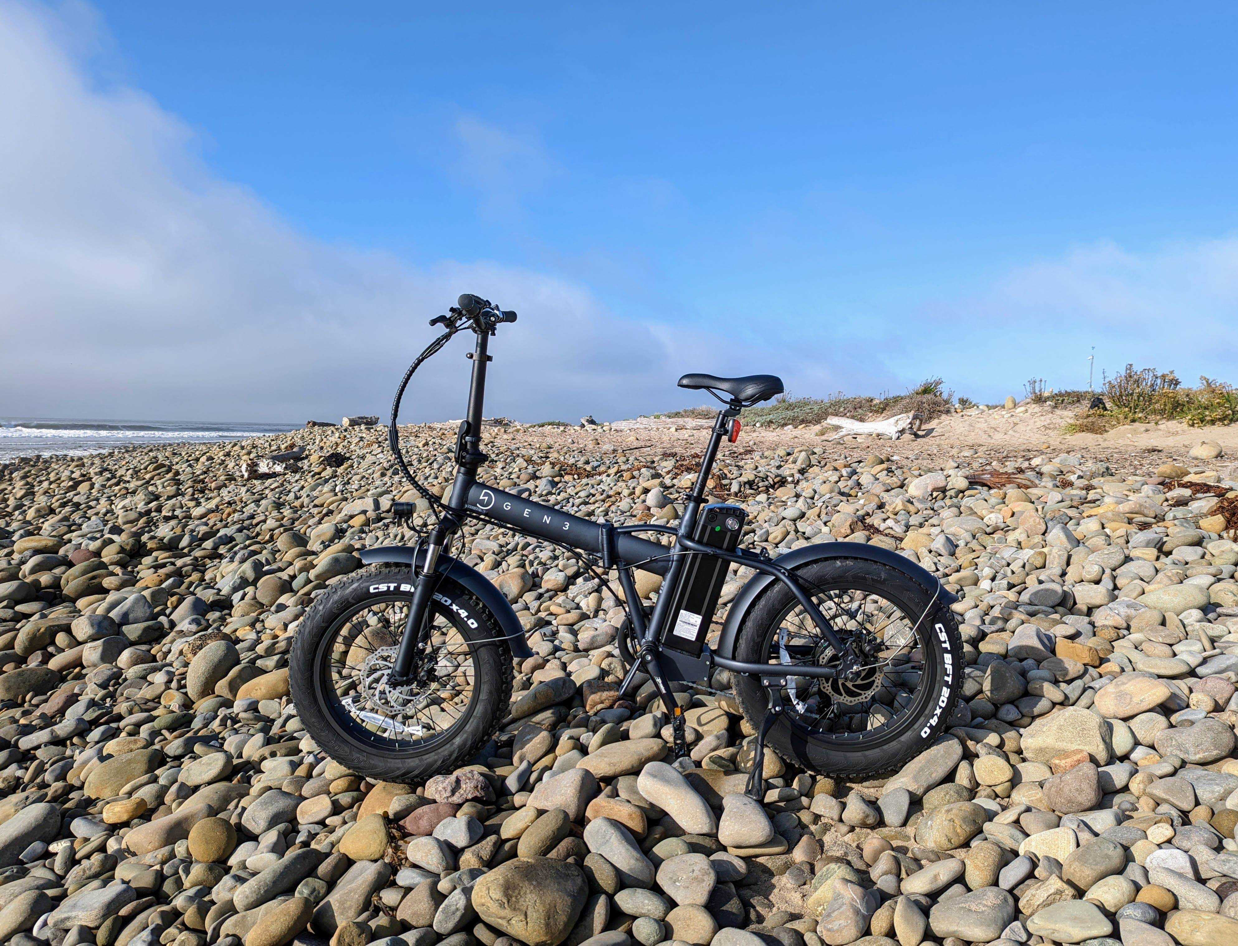 E-Bike Review: GEN3 Groove Fat Folding Reifen am Strand