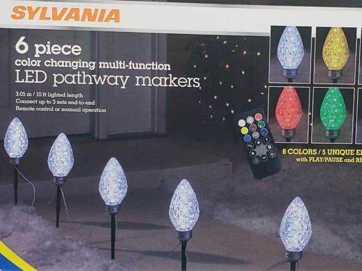 Black Box mit Slyvania LED-Wegeläufern bei Costco