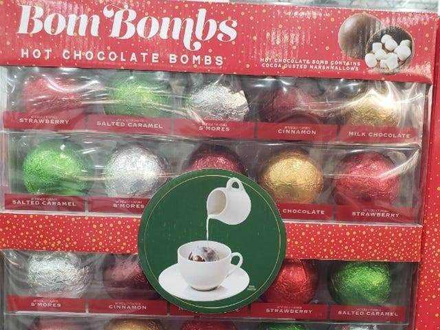 Rote Schachtel Bomben mit heißen Schokoladenbomben bei Costco