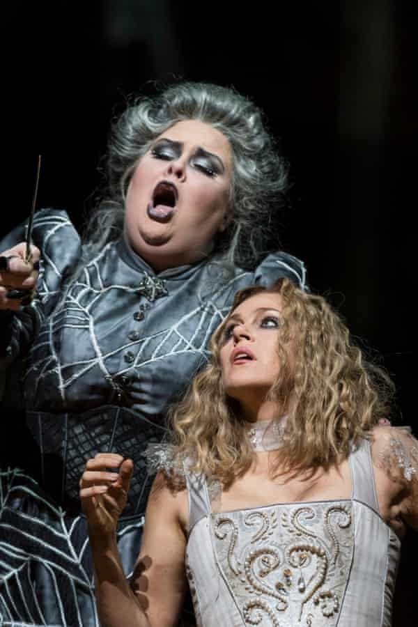 Barton (links) und Kristine Opelais in Dvořáks Rusalka an der New Yorker Metropolitan Opera 2017.