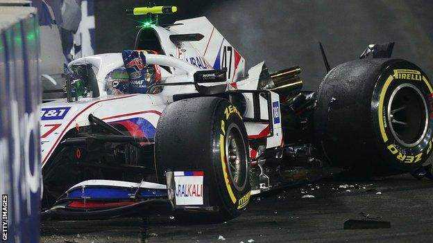 Mick Schumacher stürzt beim GP von Saudi-Arabien