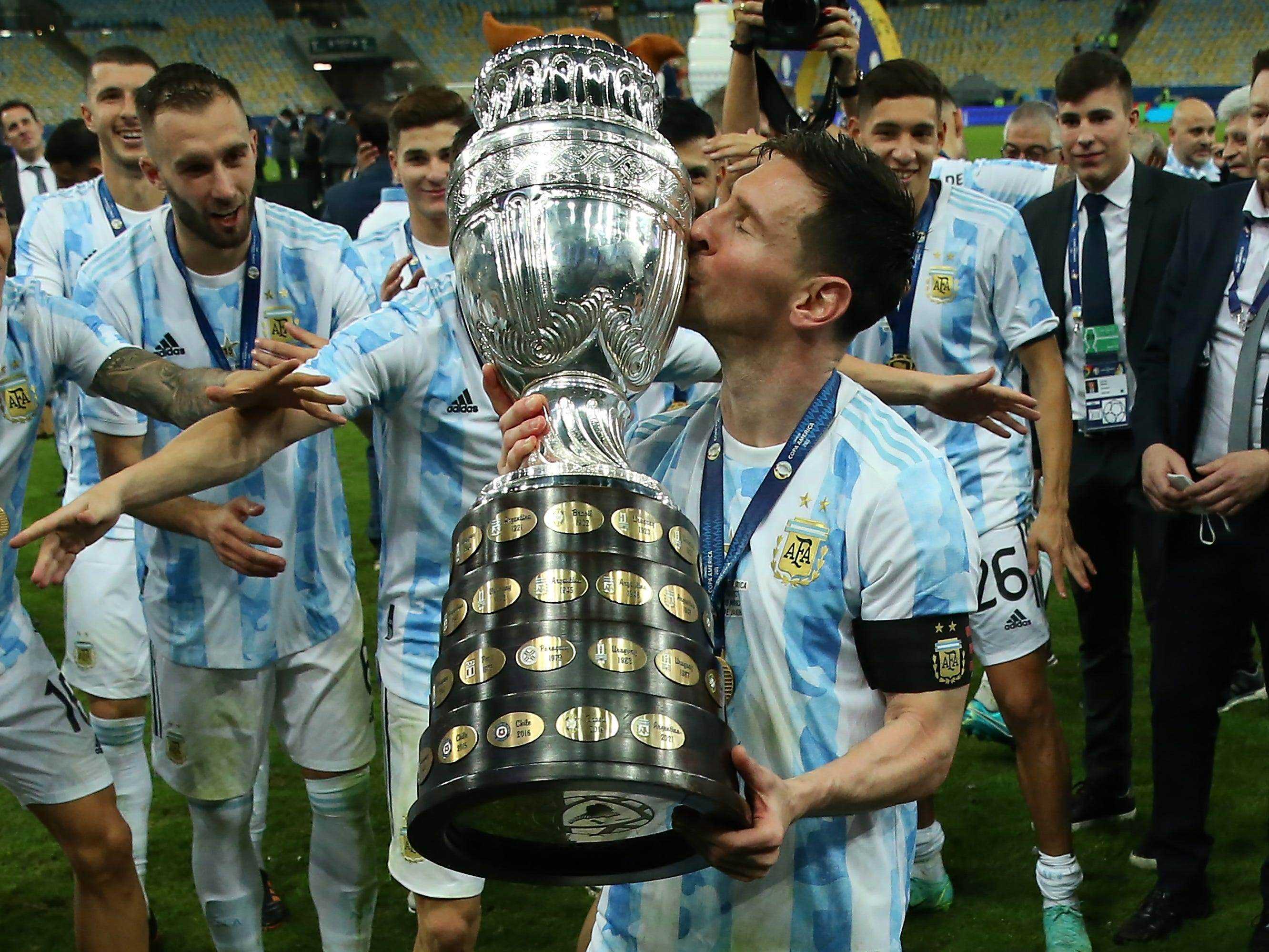 Lionel Messi küsst die Copa America.
