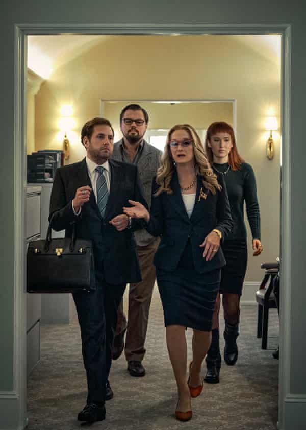 Jason Orlean (Jonah Hill), Randall Mindy (Leonardo DiCaprio), Präsident Orlean (Meryl Streep) und Kate Dibiasky (Jennifer Lawrence) in Don't Look Up