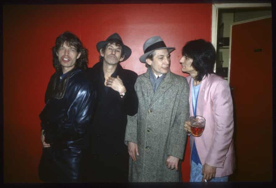 Die Rolling Stones backstage im 100 Club, 1986, von links: Mick Jagger, Keith Richards, Charlie Watts und Ronnie Wood.