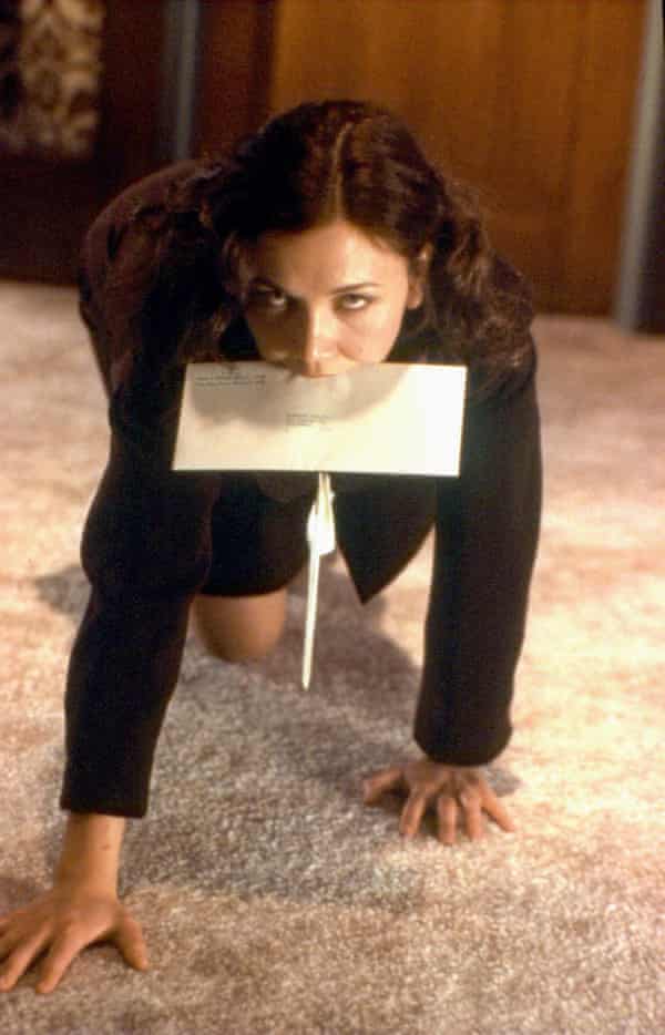 Maggie Gyllenhaal in Sekretärin (2002).