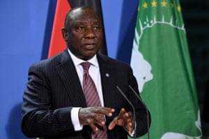 Der südafrikanische Präsident Cyril Ramaphosa ist positiv auf Covid getestet worden.