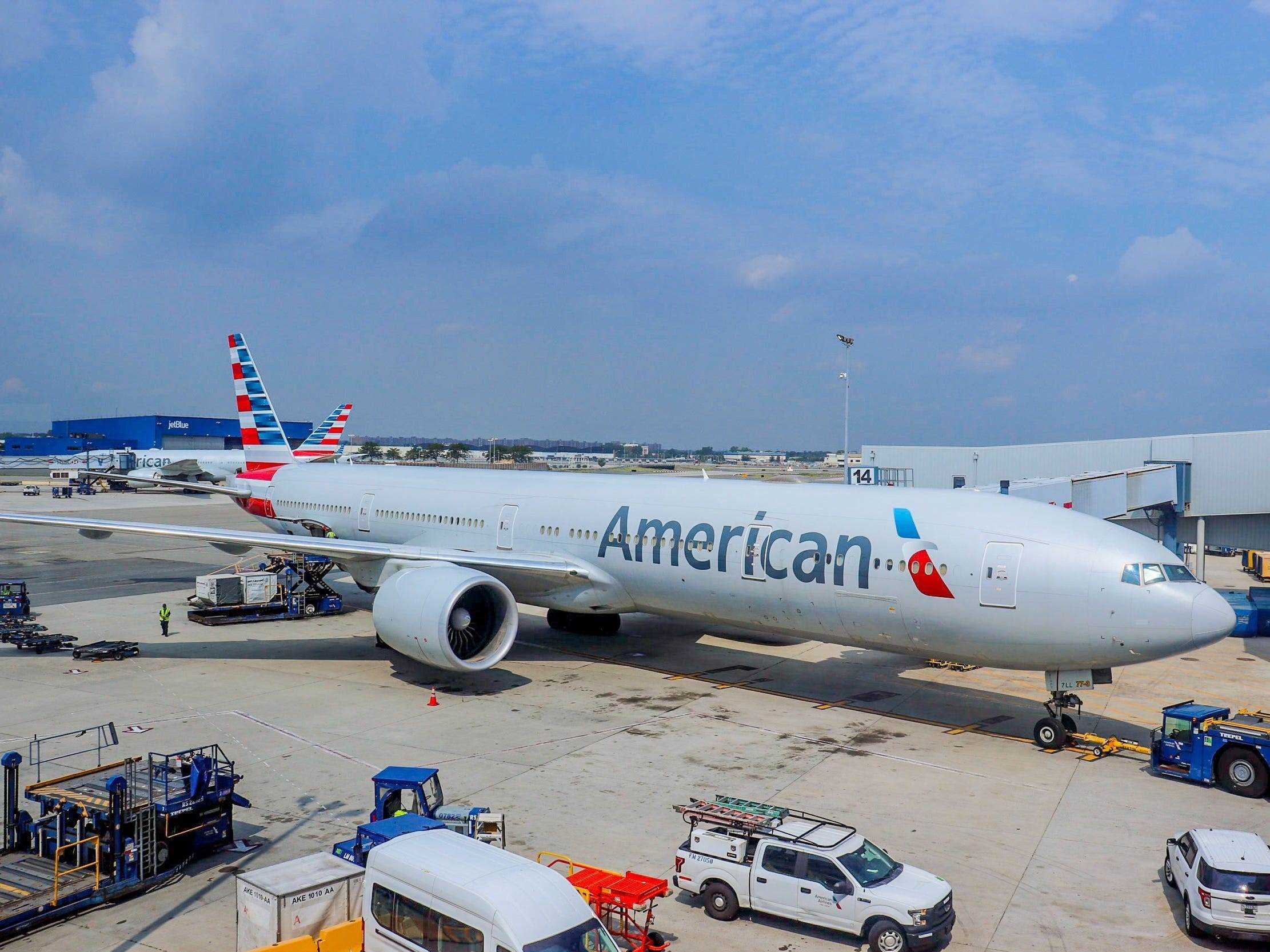 Fliegen mit American Airlines nach Europa während der Pandemie — American Airlines New York-Madrid Flug 2021