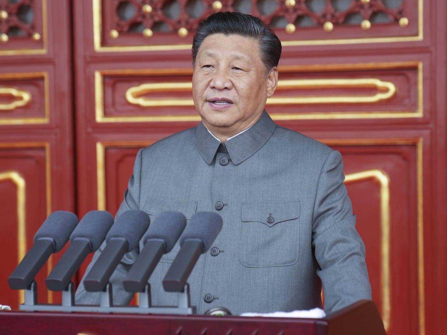 Der chinesische Staatschef Xi Jinping hält eine Rede auf dem Platz des Himmlischen Friedens.