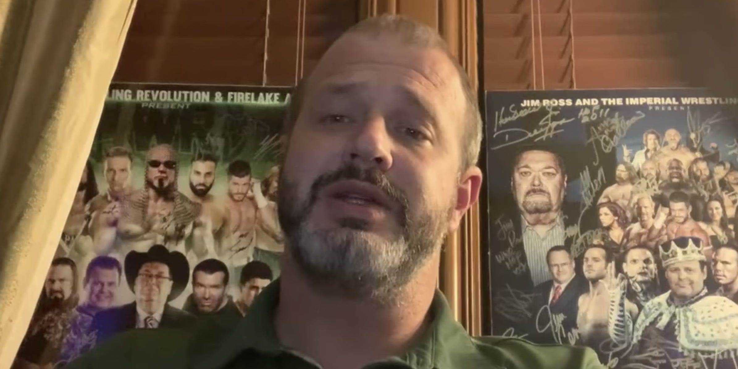 World Class Pro Wrestling-Chef Jerry Bostic während einer Video-Erklärung zum Vorfall von Devon Nicholson.