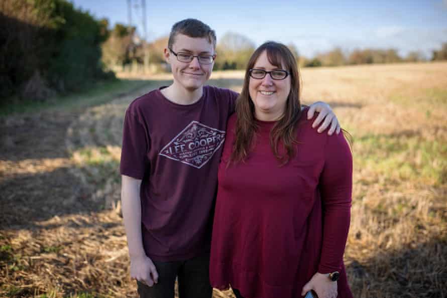 Kiri-Lynn Gardner, bei der nach dem Ausscheiden ihres Sohnes Finn Autismus diagnostiziert wurde, ebenfalls.