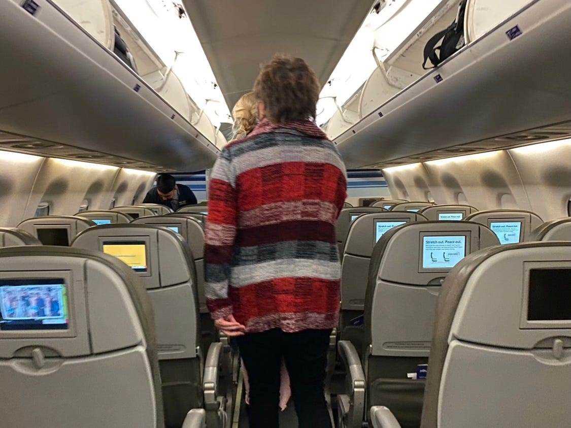 Fliegen mit einer JetBlue Embraer 190 von Boston nach New York.