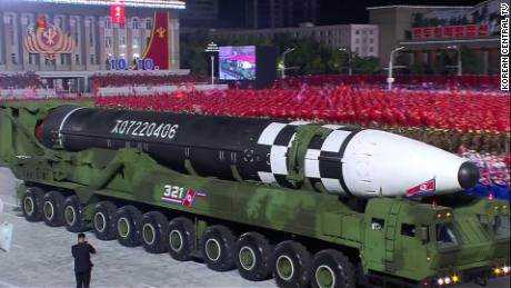 Nordkorea hat am 10. Oktober 2020 bei einer Parade in Pjöngjang die nach Einschätzung von Analysten größte flüssigkeitsbetriebene Interkontinentalrakete der Welt vorgestellt.