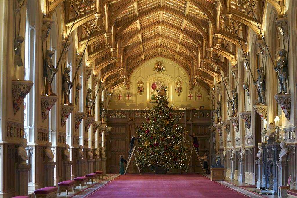 Ein Weihnachtsbaum auf Schloss Windsor im Jahr 2021.