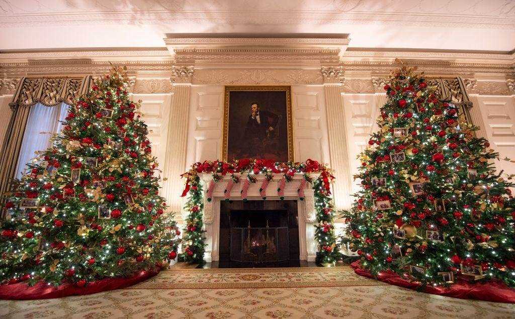 Der Speisesaal des Weißen Hauses ist weihnachtlich im Jahr 2021 dekoriert.