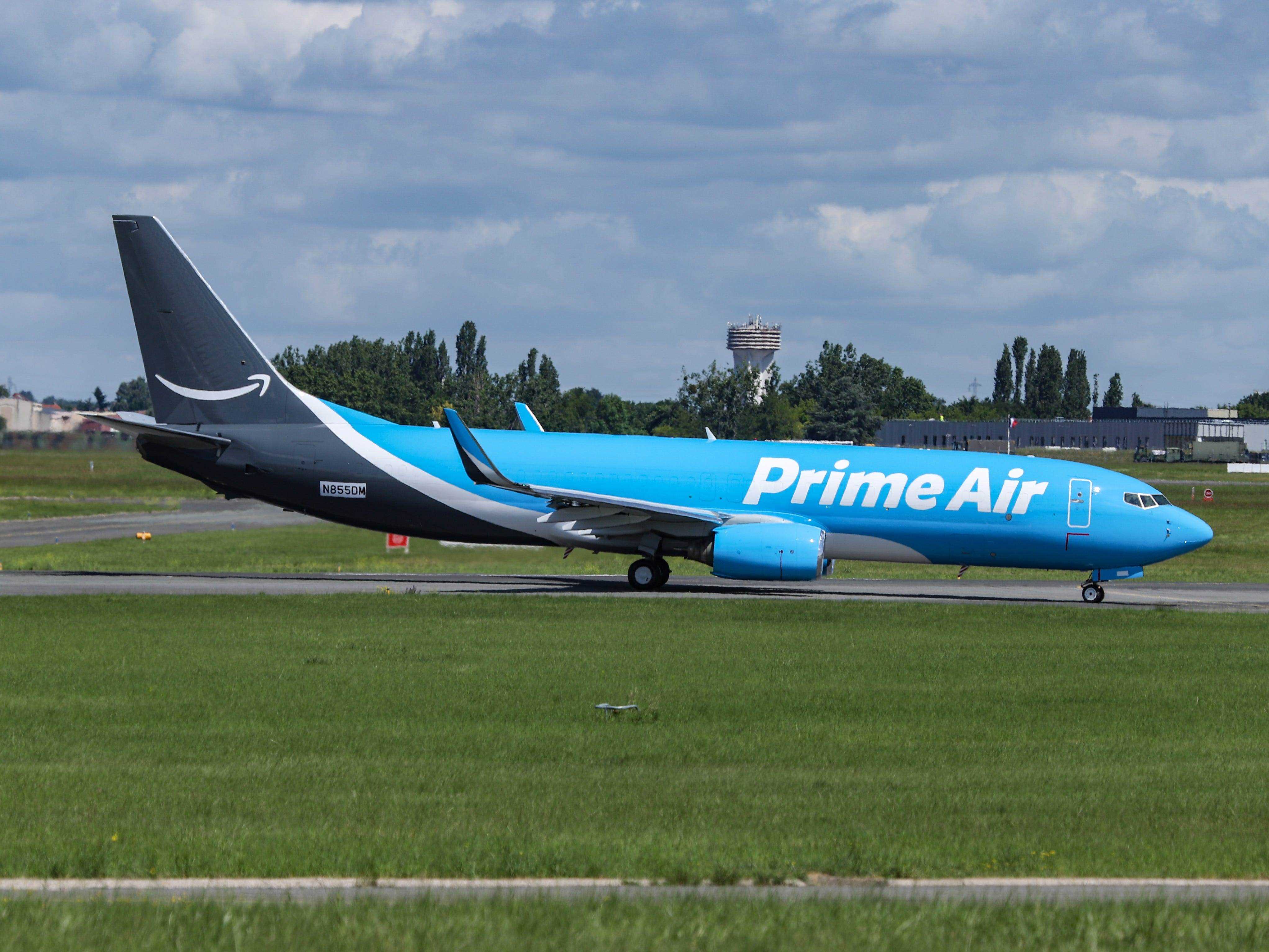Amazon Air ist eine Frachtfluggesellschaftsmarke für den Amazon-Frachtzustelldienst mit Sitz in Seattle, Washington.
