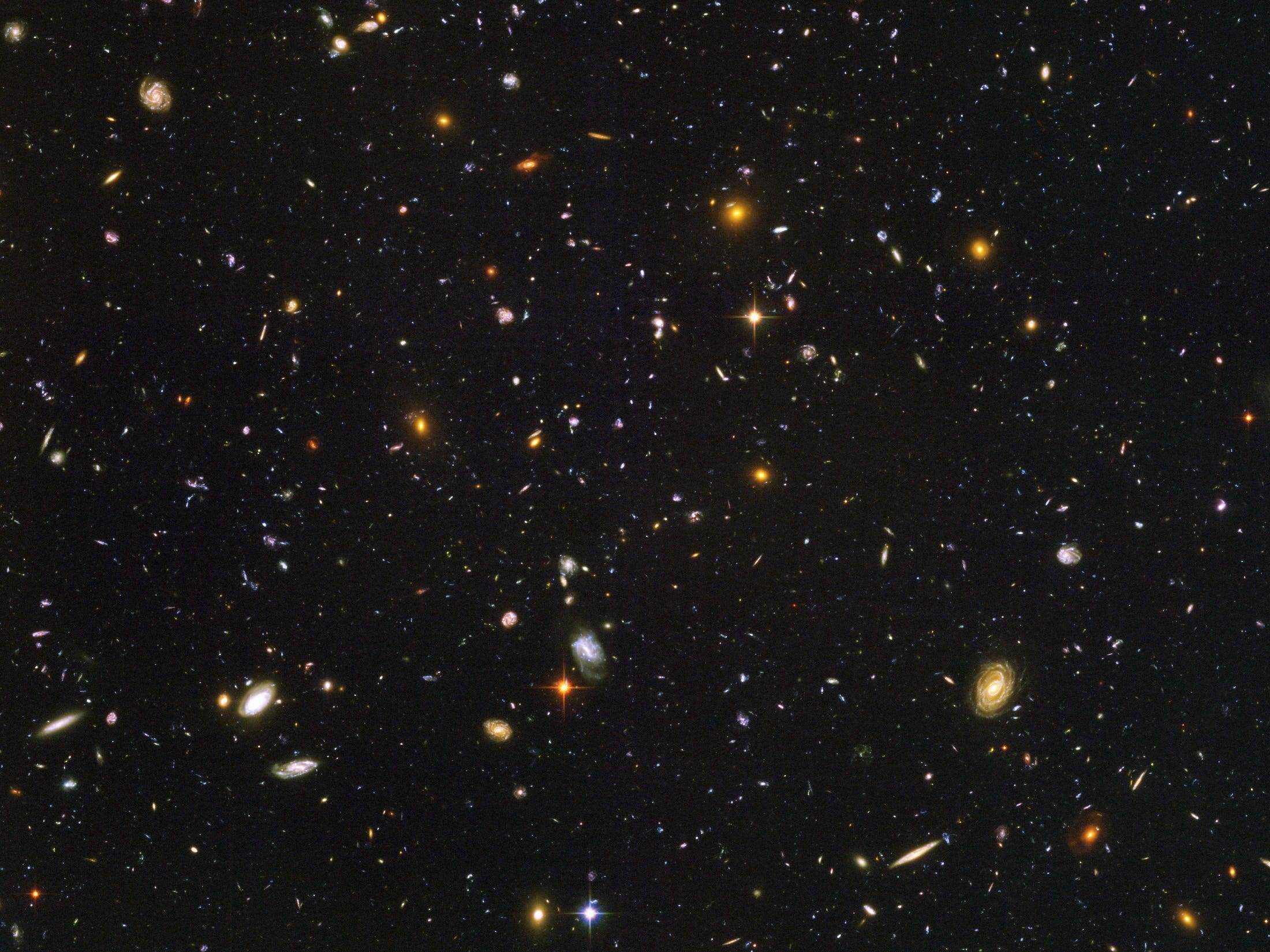 Hubble Ultra-Deep-Field-Bild 10.000 Galaxien Lichtflecken