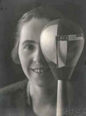Sophie Taeuber-Arp mit Dadakopf, 1920 