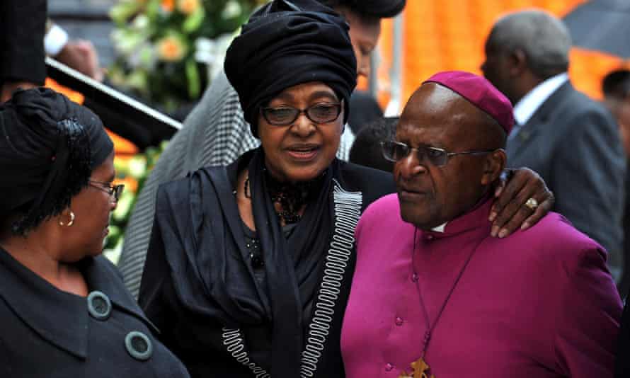 Winnie Mandela mit Tutu im Jahr 2013
