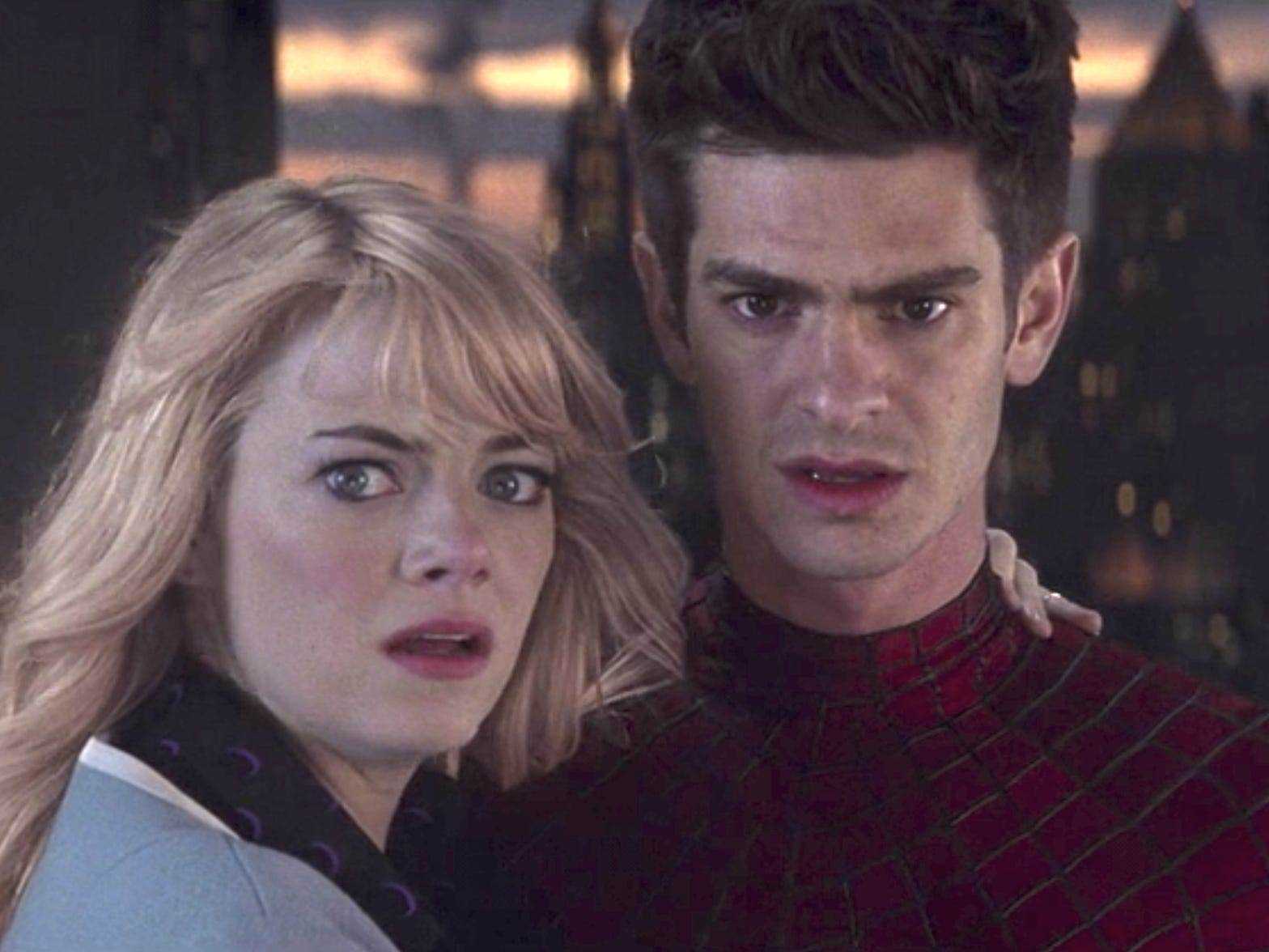 Emma Stone als Gwen Stacy und Andrew Garfield als Peter Parker/Spider-Man in „The Amazing Spider-Man 2“.
