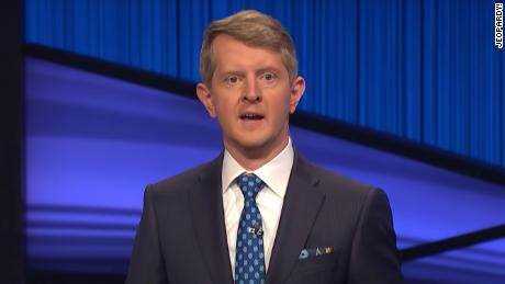 Ken Jennings denkt, er sei zu alt, um 'Jeopardy'  jetzt