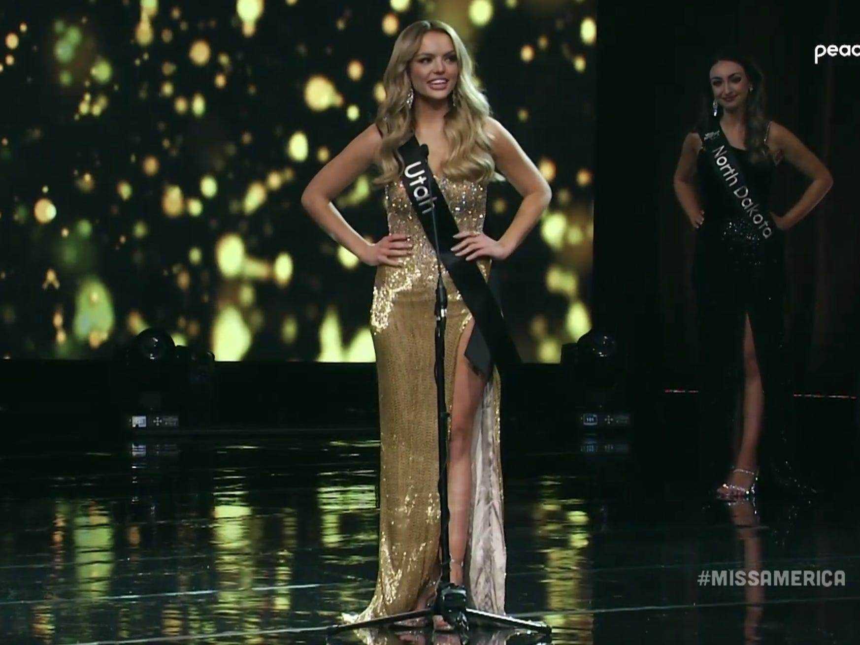 Miss Utah auf der Bühne der Miss America 2022.