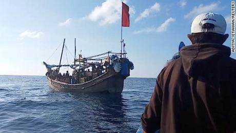Ein Boot von Rohingya-Flüchtlingen vor der Küste Indonesiens am 27. Dezember.