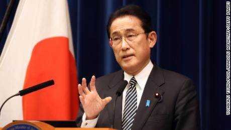 Der japanische Premierminister Fumio Kishida spricht am 21. Dezember in seinem Amtssitz in Tokio vor der Presse.