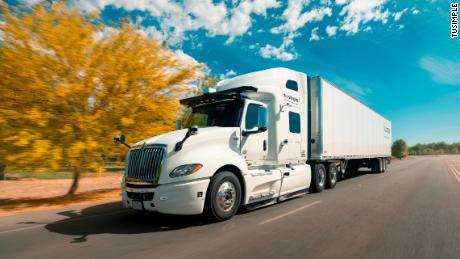 Es gibt einen Mangel an Truckern, aber TuSimple glaubt, dass es eine Lösung gibt: kein Fahrer erforderlich
