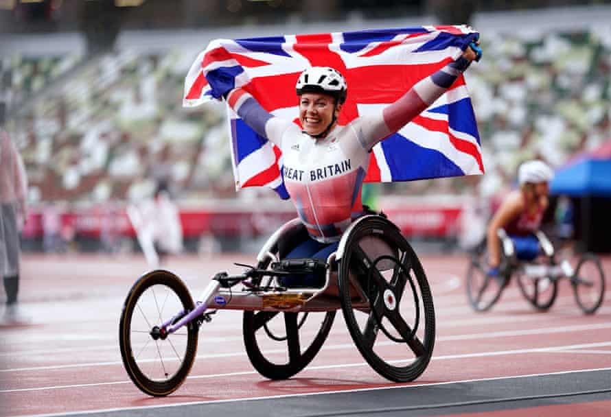 Hannah Cockroft, die ihren eigenen paralympischen Rekord brach, nachdem sie in Tokio zum siebten Gold ihrer Karriere gesegelt war, als sie ihre T34-800-Meter-Krone verteidigte