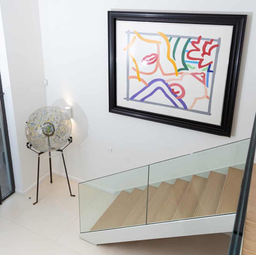 Kunstwerke und Treppen in der Wohnung