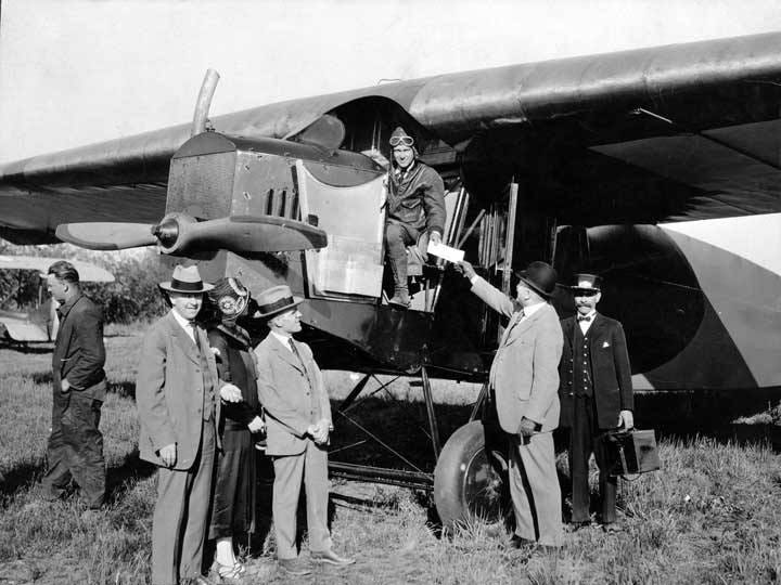 Erster kommerzieller Flug in Alaska im Jahr 1925.