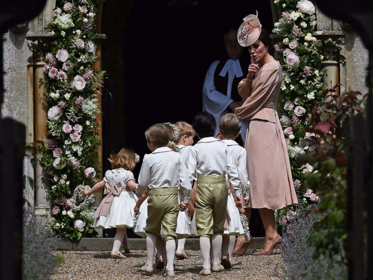 Kate Middleton bringt die Pagen und Blumenmädchen bei Pippas Hochzeit zum Schweigen.