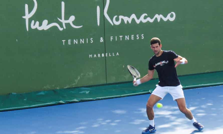 Novak Djokovic trainiert Anfang Januar in Spanien, aber der Zeitpunkt seiner Abreise von dort nach Australien ist fraglich.