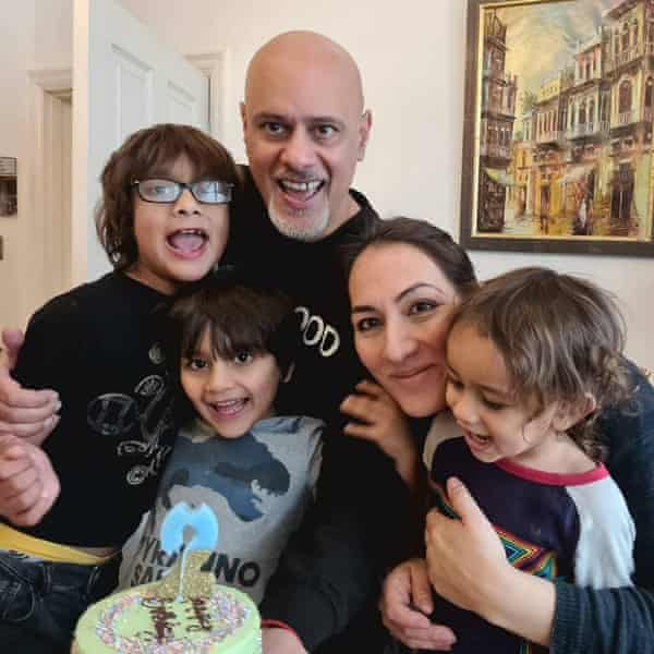 Saima Mir mit ihrem Ehemann Adnan und ihren Kindern.