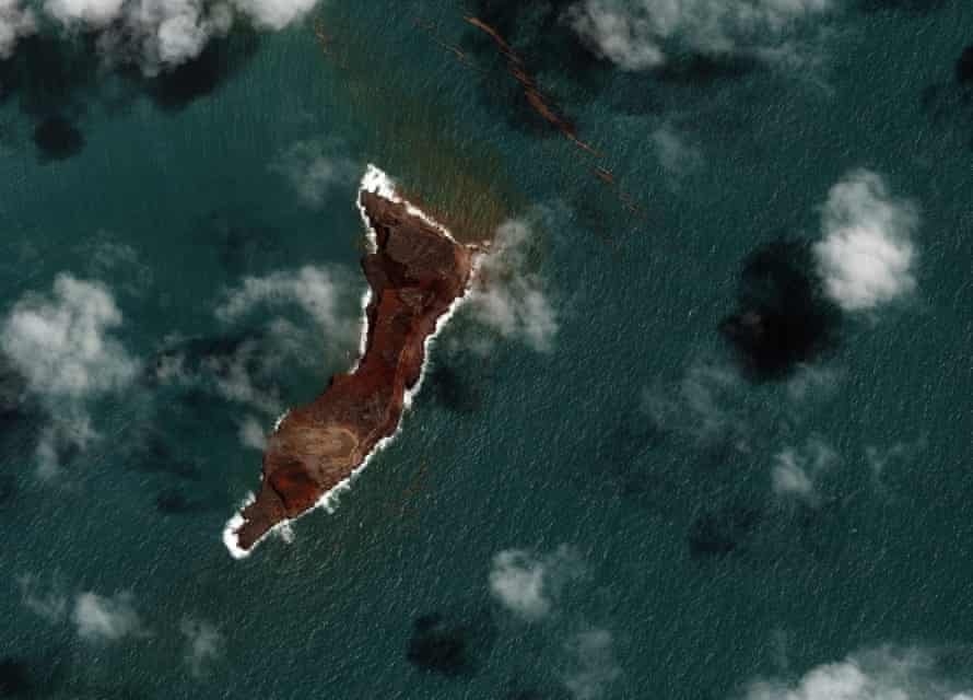 Dieses von Maxar Technologies bereitgestellte Satellitenbild zeigt eine Ansicht des Vulkans Hunga Tonga Hunga Ha'apai in Tonga, Dienstag, 18. Januar 2022.