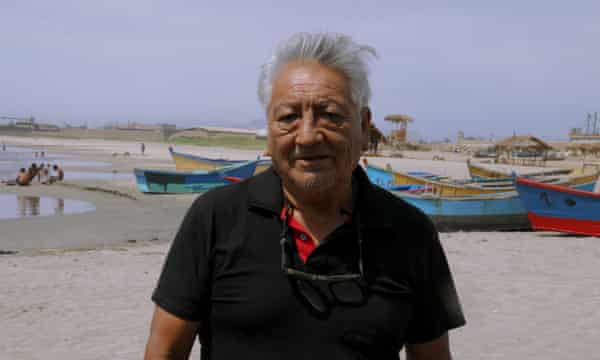 „Was uns am meisten beeinträchtigt, ist die Knappheit der Ressource“, sagt Edmundo Aparicio, 67, handwerklicher Fischer und Gewerkschaftsführer in Coishco, einem Fischerdorf in der Nähe von Chimbote.