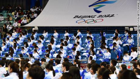 Freiwillige der Universität Peking nehmen am 20. Januar an einer Zeremonie im Vorfeld der Olympischen Winterspiele 2022 in Peking teil.