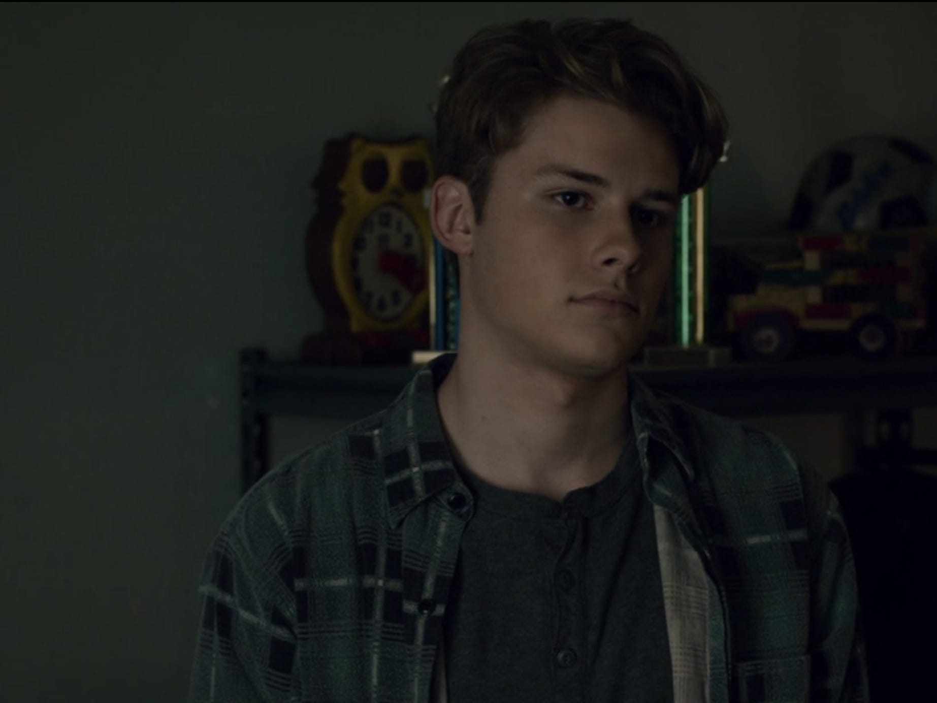 Logan Shoyer spielt Kevin als Teenager.