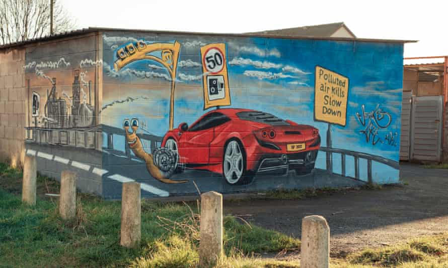 Der lokale Straßenkünstler Steve Jenkins hat kürzlich ein Wandbild an der Wand fertiggestellt, an der der Banksy zum ersten Mal erschien