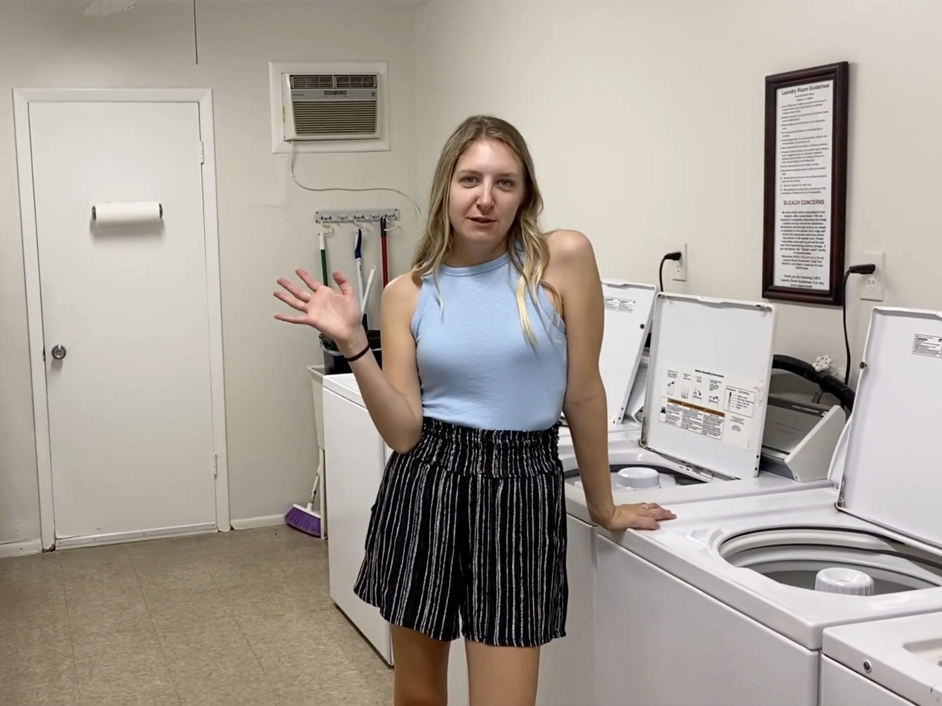 Liz White in der Waschküche des Gebäudes.