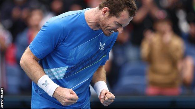 Andy Murray feiert den Sieg über Nikoloz Basilashvili bei den Australian Open