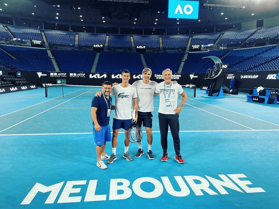 Novak Djokovic hat dieses Bild gepostet, nachdem er aus der Haft in Melbourne entlassen wurde und wieder praktizierte.
